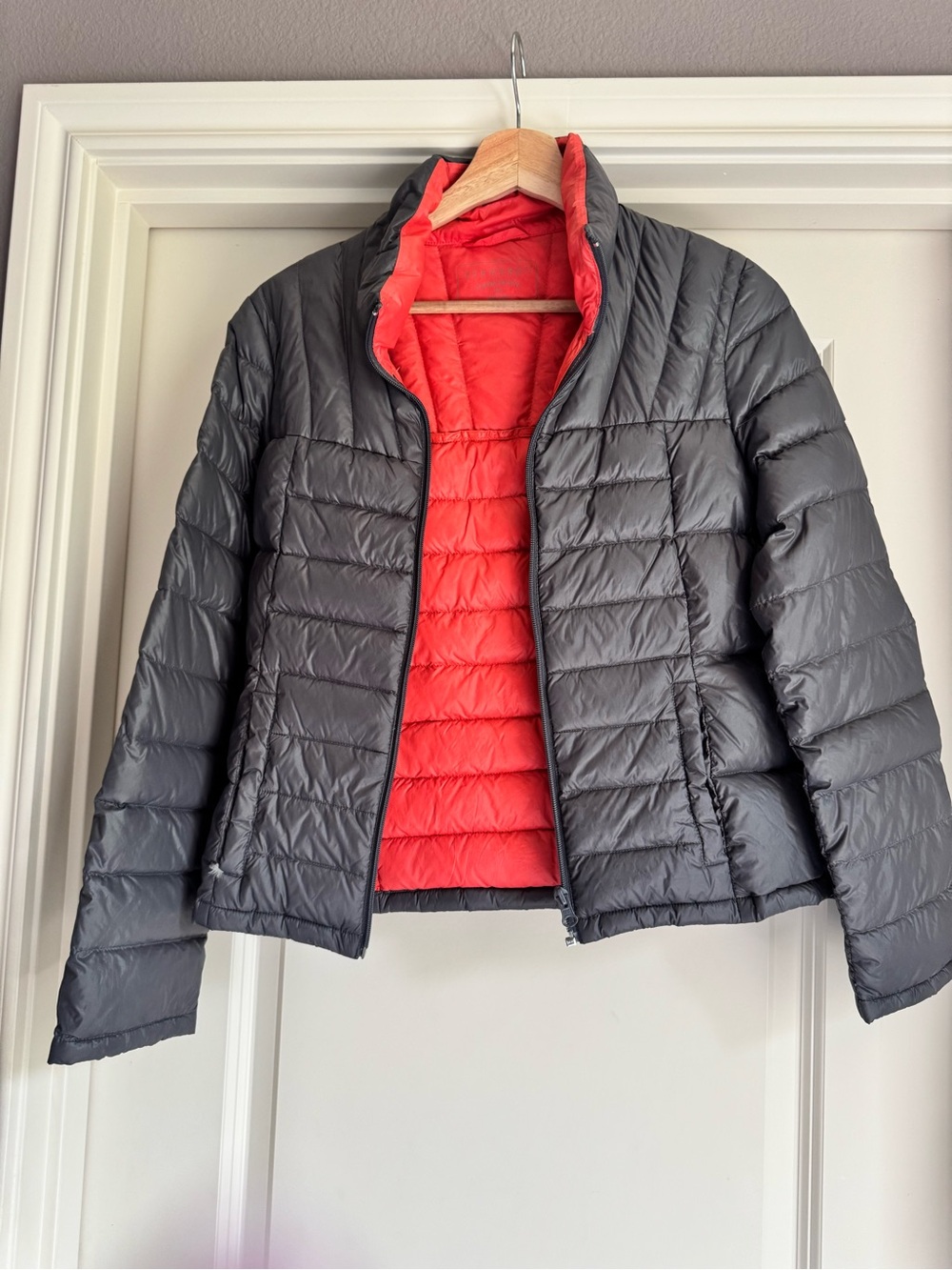 Lightweight Reversible Puffer Jacket - Black with Red Lining